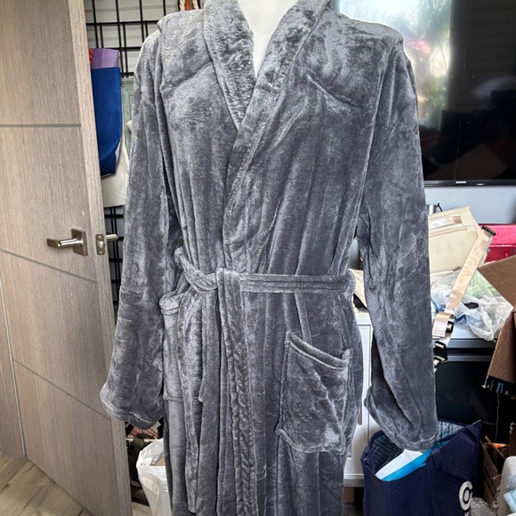 Gray Weighted Plush Robe - Picture 4 of 6
